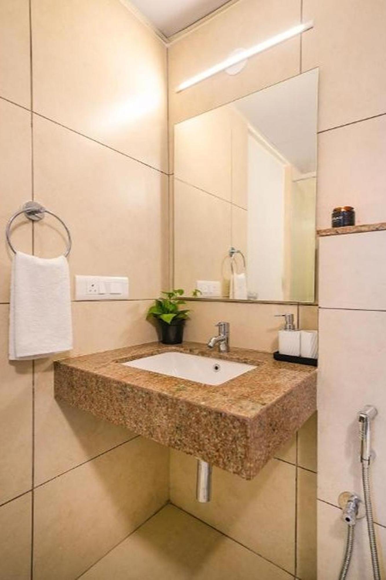 העיר בנגלור Wandr Hotel- Near Mg Road מראה חיצוני תמונה